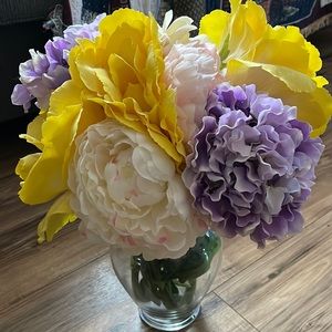 Flower arrangement $5